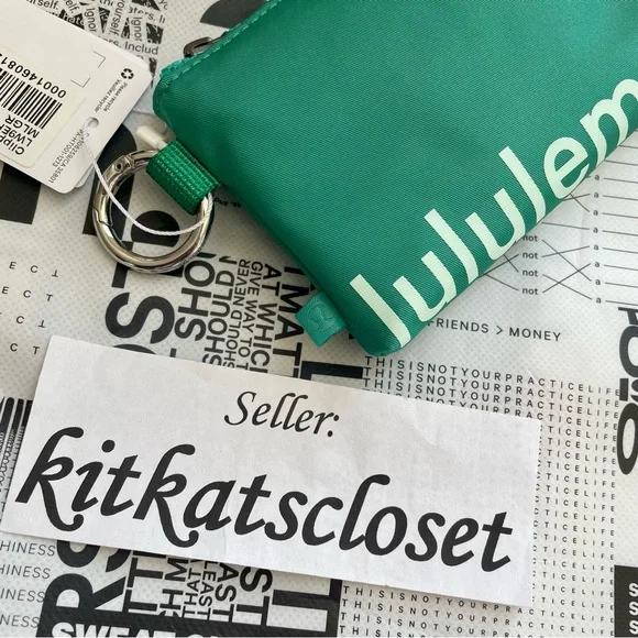 HOST PICK!!! 🆕 MALDIVES GREEN - NWT lululemon clippable card pouch - Picture 5 of 10
